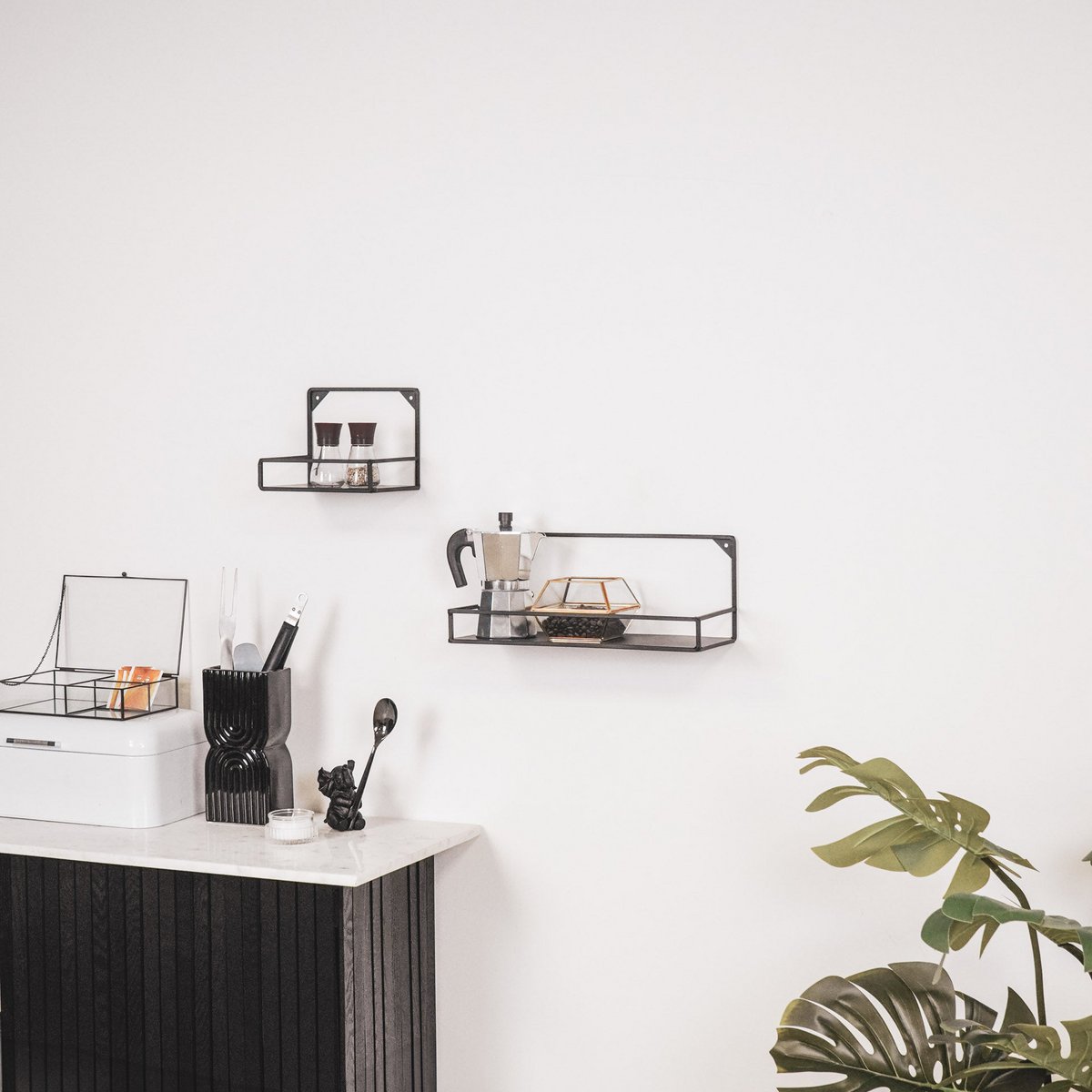 Wandplanken Set van 2 – Metaal Zwart – 20x16 & 40x16 cm