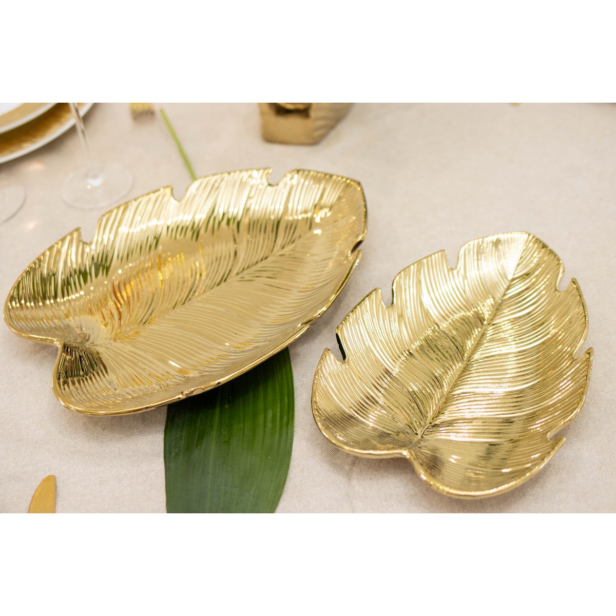 Aulica Golden Cup Tropical Sheet – Gouden Ovale Schaal |woon-meubel.nl