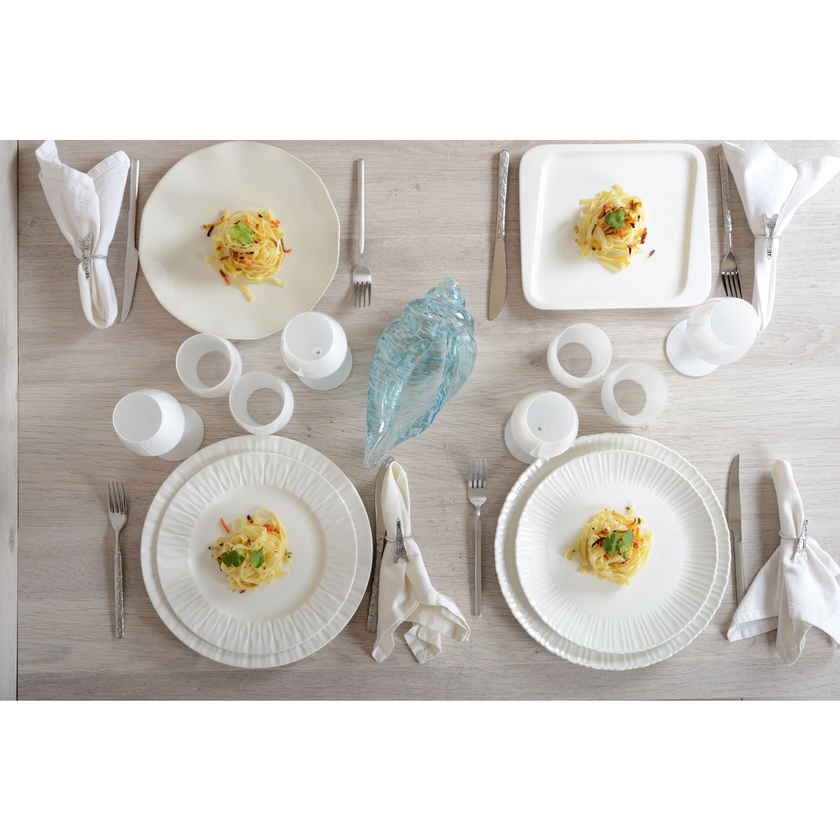 Flora White Flat Plate Ø26,6 cm – Wit Porseleinen Bord | www.woon-meubel.nl