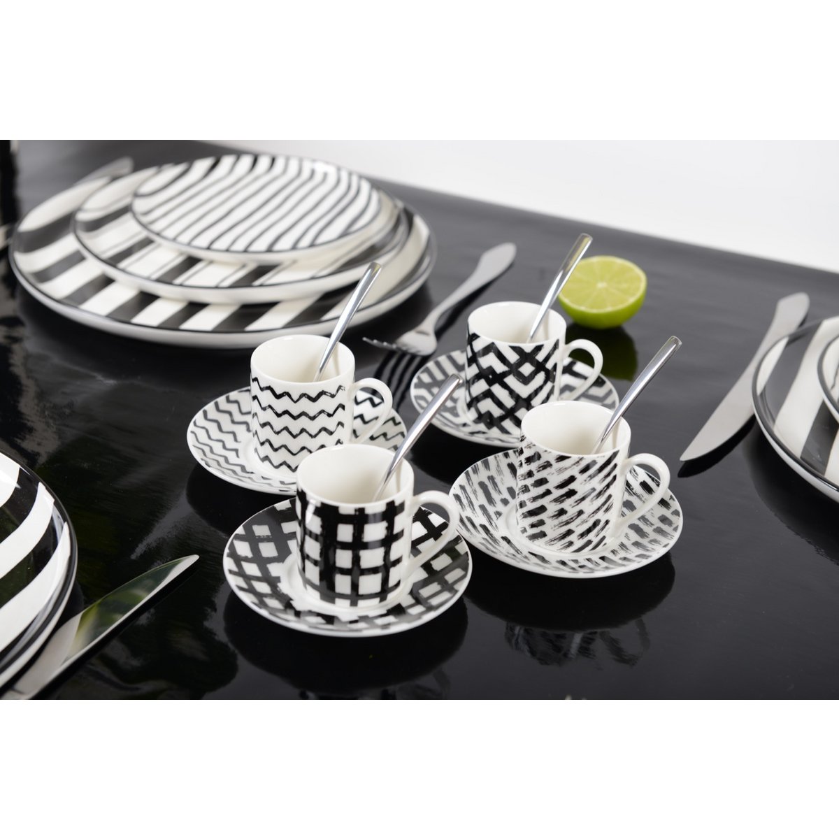 Aulica Koffiekopjes Set van 4 – 90 ml – Zwart/Wit Keramiek | Stijlvol & Origineel Design