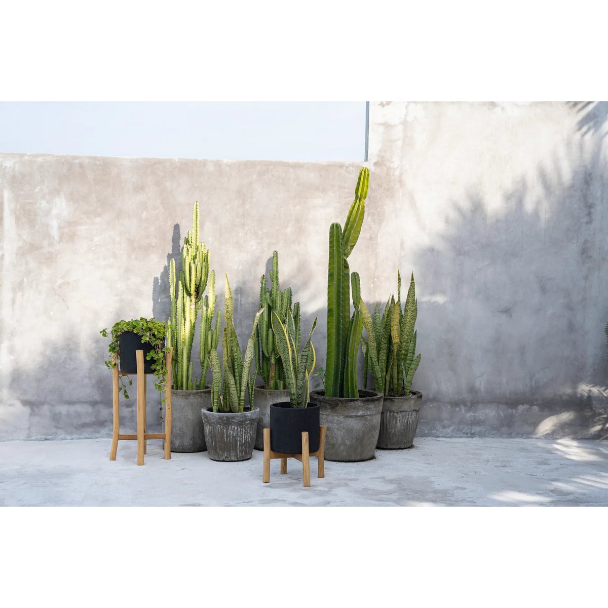 The Charcoal Low vaas - Zwart Naturel - S |woon-meubel.nl