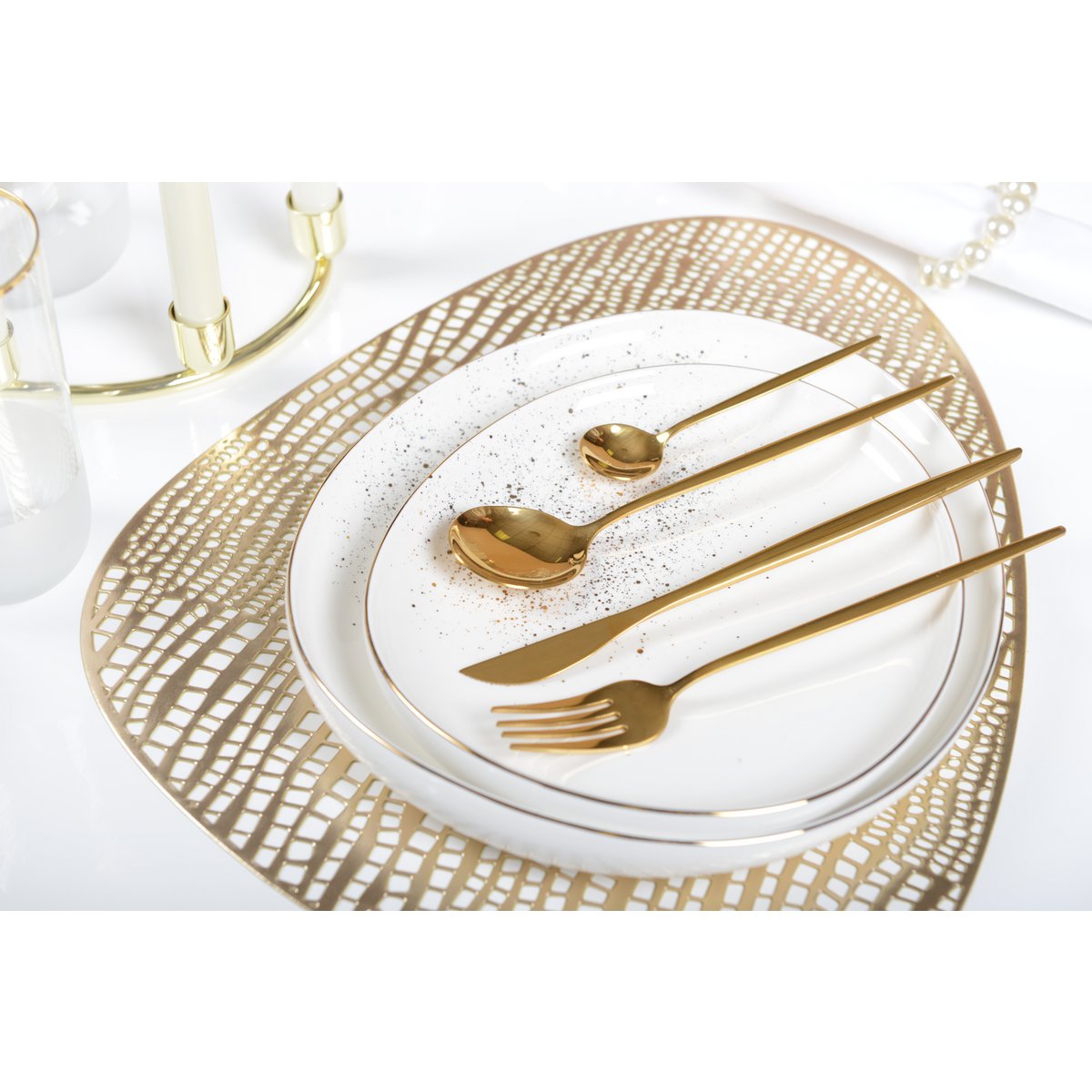 Gouden Driehoek Onderbord 40,5x34 cm – Luxe Tafelpresentatie