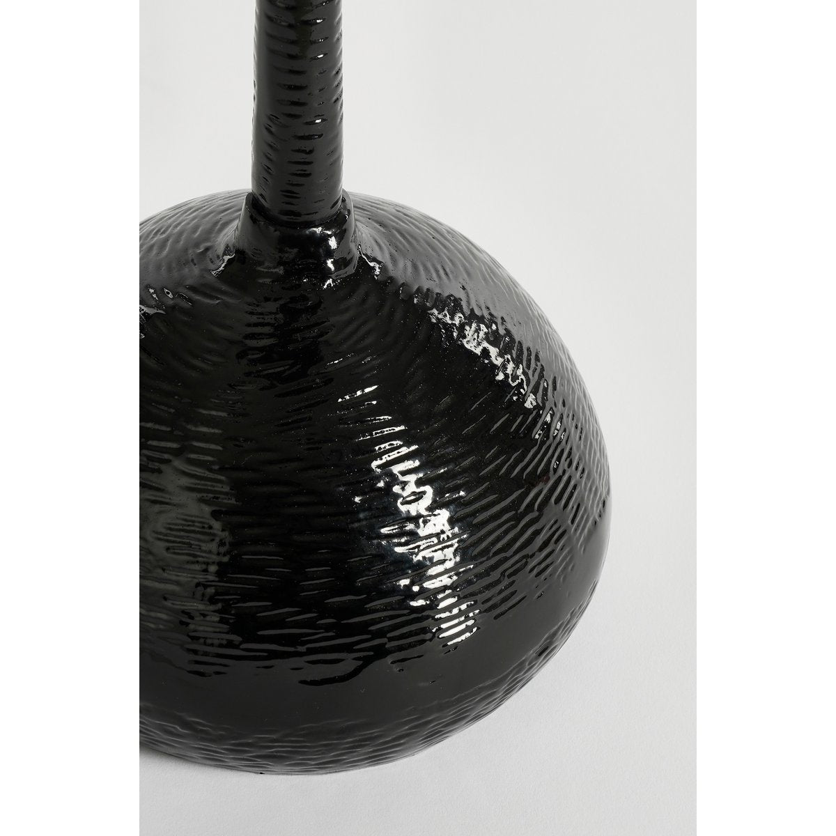 Table d'appoint Colin - H68 x Ø24 cm - Aluminium recyclé - 100% FSC - Noir
