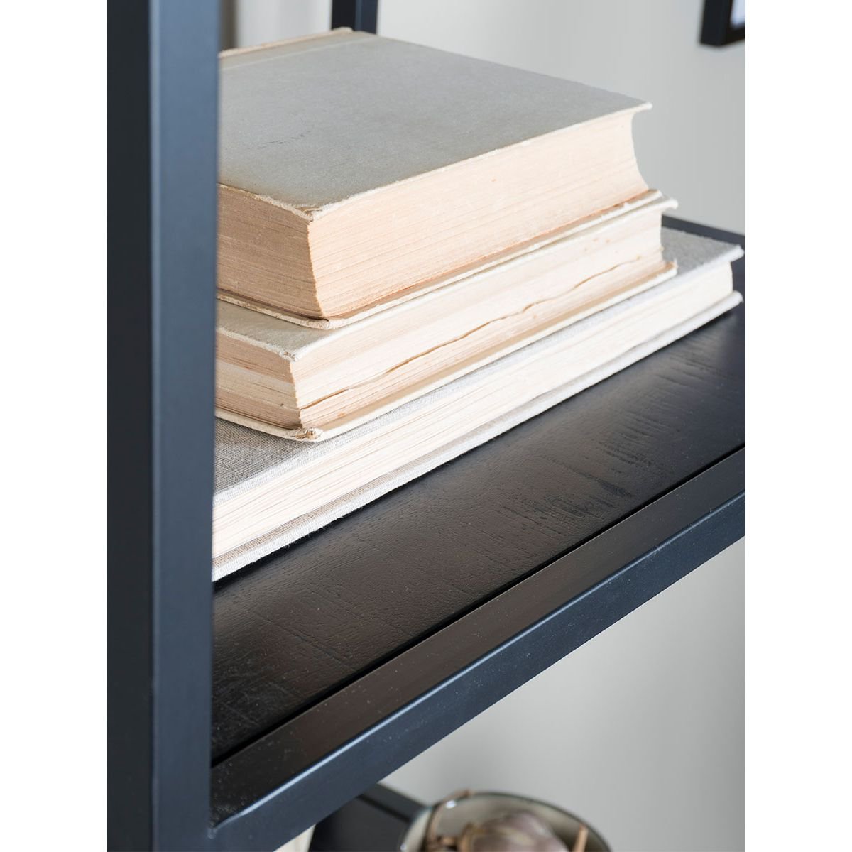 Vakkenkast Cil 200 x 55 cm - Zwart Mangohout | woon-meubel.nl