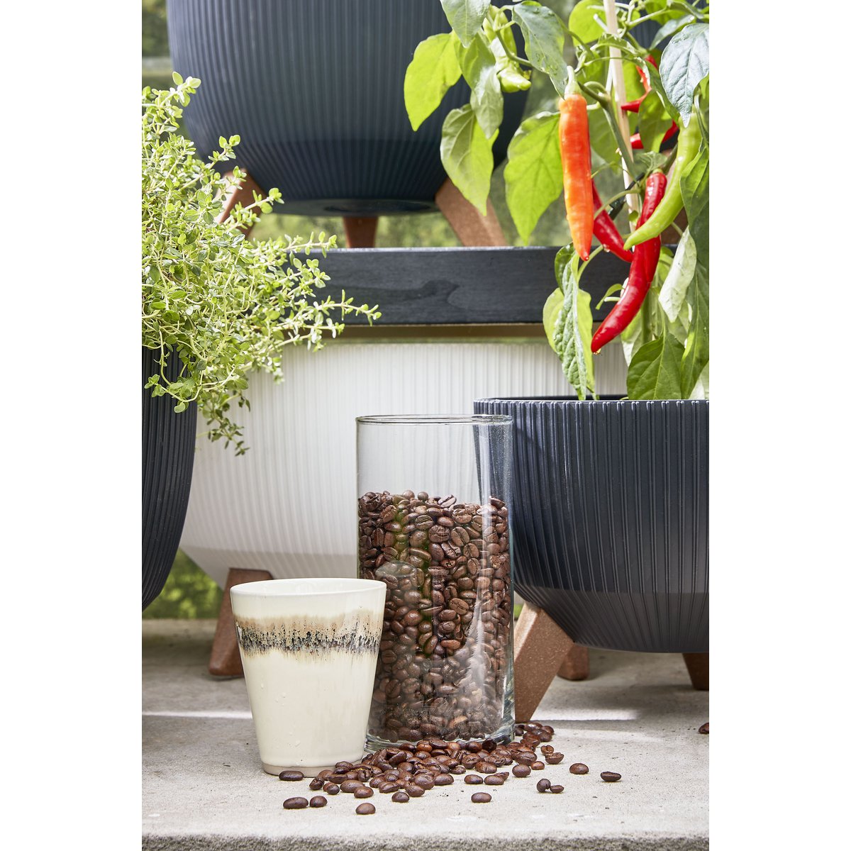 Pot de fleurs sur pieds Doppio - H22 x Ø47 cm - Plastique recyclé - FSC Mix - Noir
