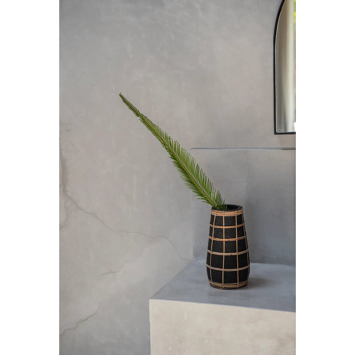 The Cutie Vase - Zwart Naturel - M |woon-meubel.nl