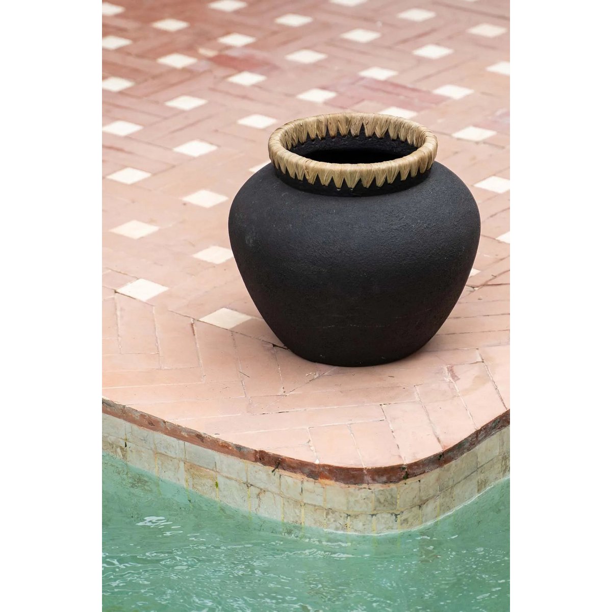 De Styly Vaas terracotta - Zwart Naturel - L |woon-meubel.nl