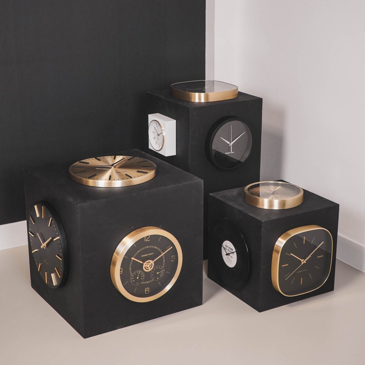 Wall Clock – 30 cm – Black & Gold – Metal & Glass