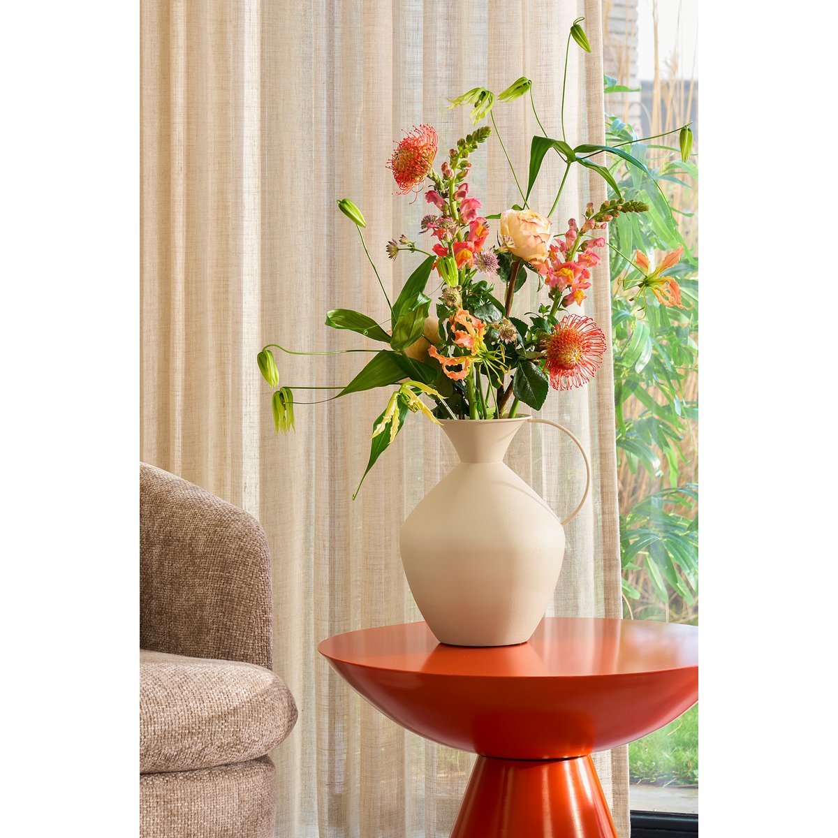 Gyge Vaas Off-white - Metaal - L26 x B22 x H31 cm |woon-meubel.nl