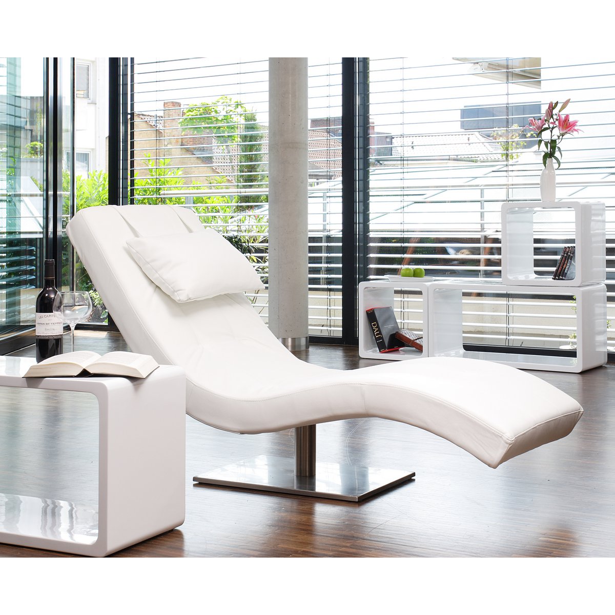 Relax ligbed wit kunstleer look |woon-meubel.nl