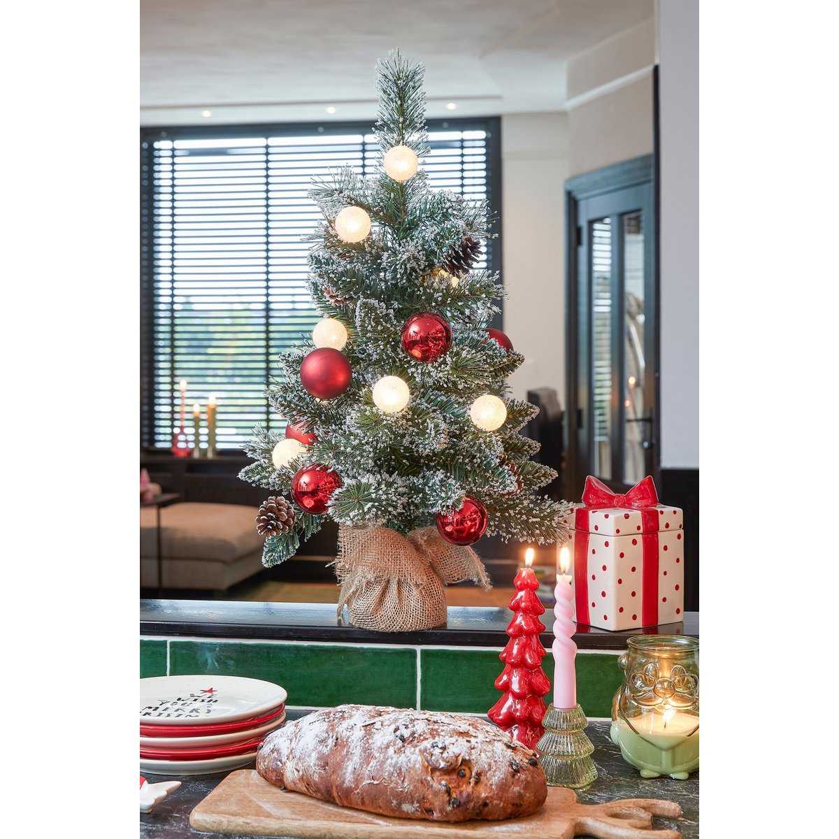 Kaprun kunstkerstboom 60 cm met LED & kerstballen |woon-meubel.nl