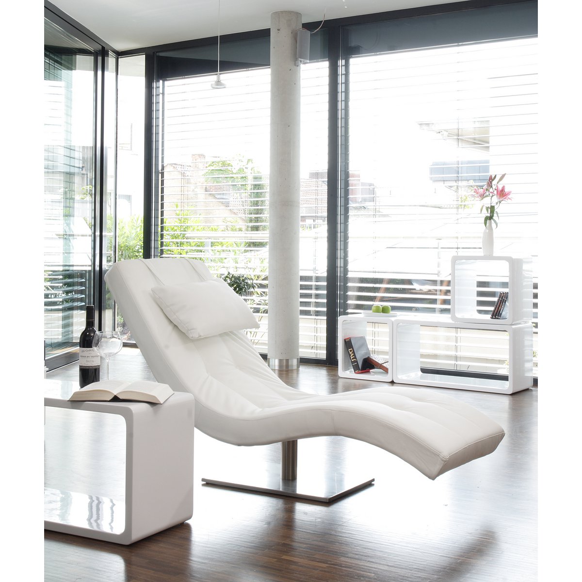 Relax ligbed wit kunstleer look |woon-meubel.nl