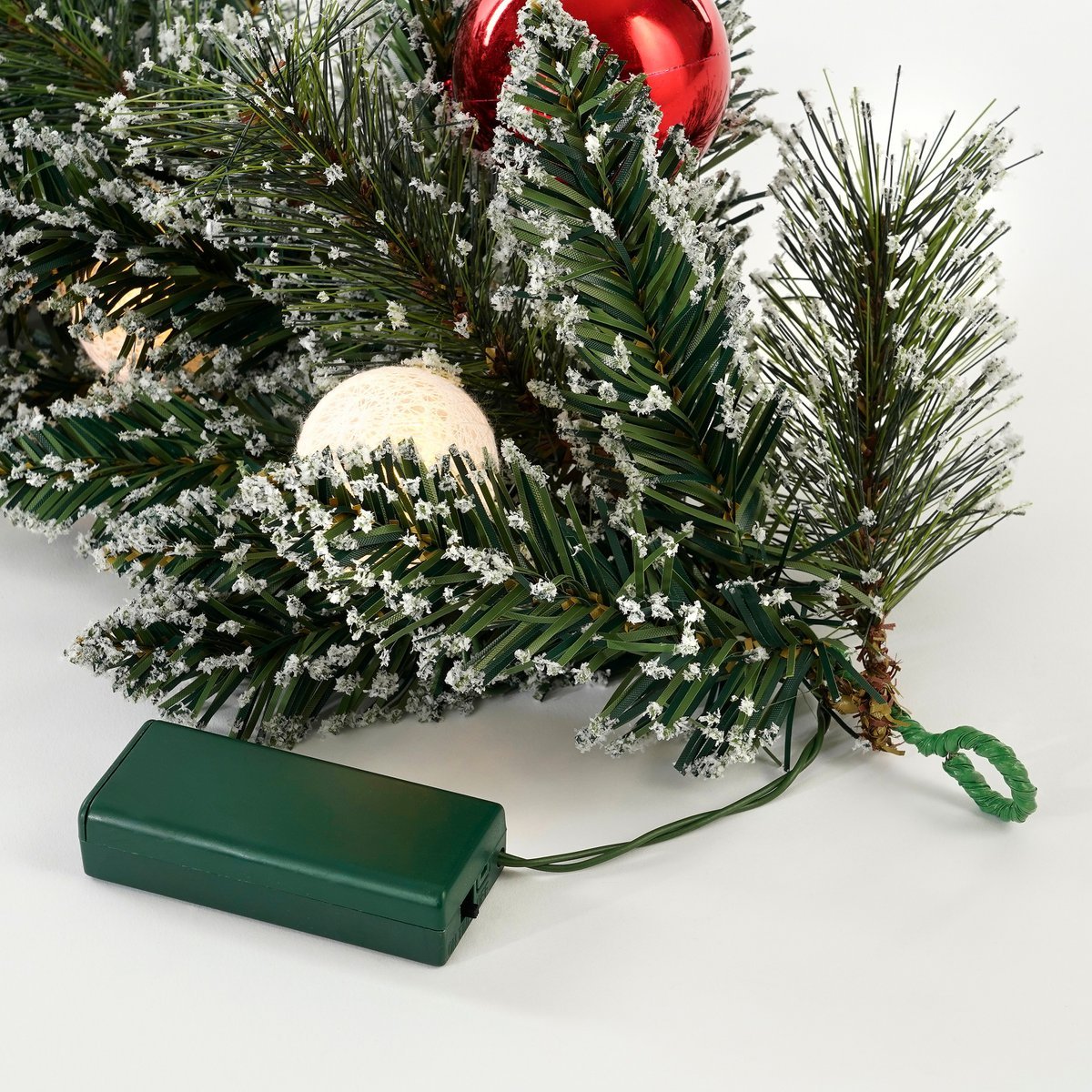 Kaprun kerstguirlande 180 cm met LED en kerstballen | woon-meubel.nl