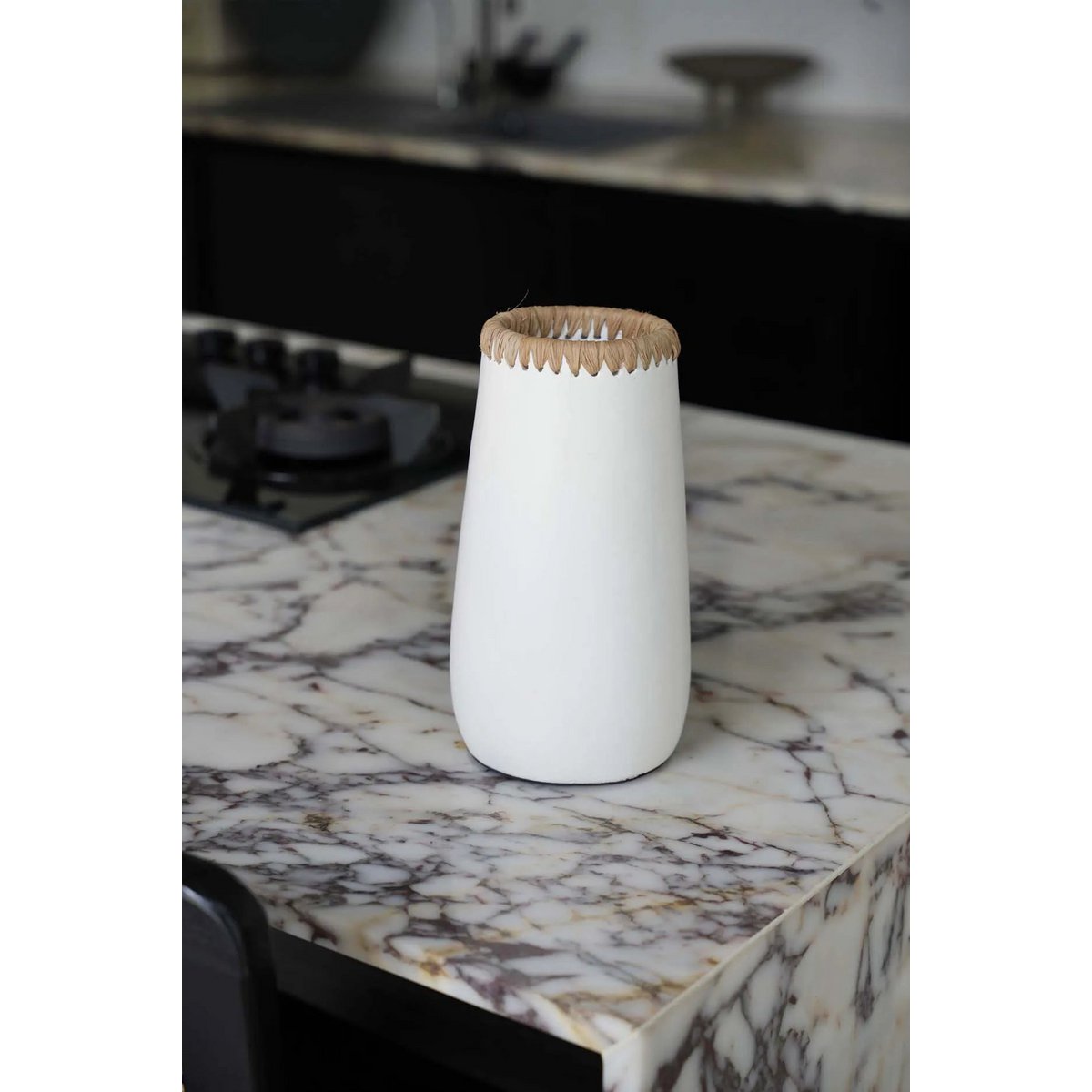 The Sneaky Vaas terracotta - Wit Naturel - M |woon-meubel.nl