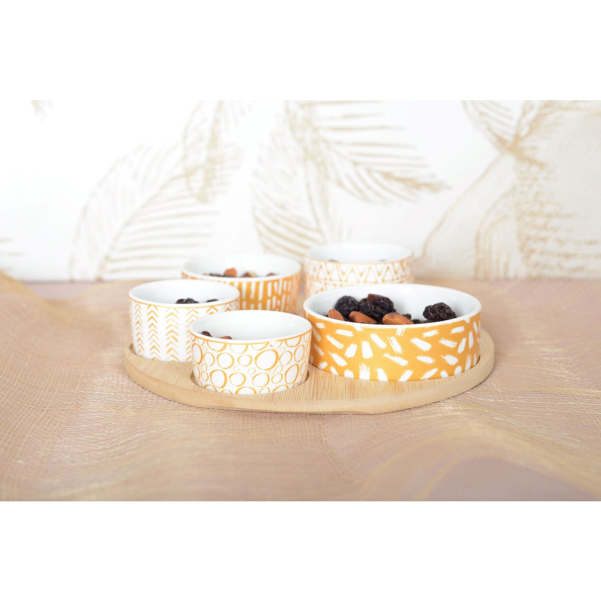 Aperitiefset – 5 Schaaltjes op Rond Houten Plateau |woon-meubel.nl