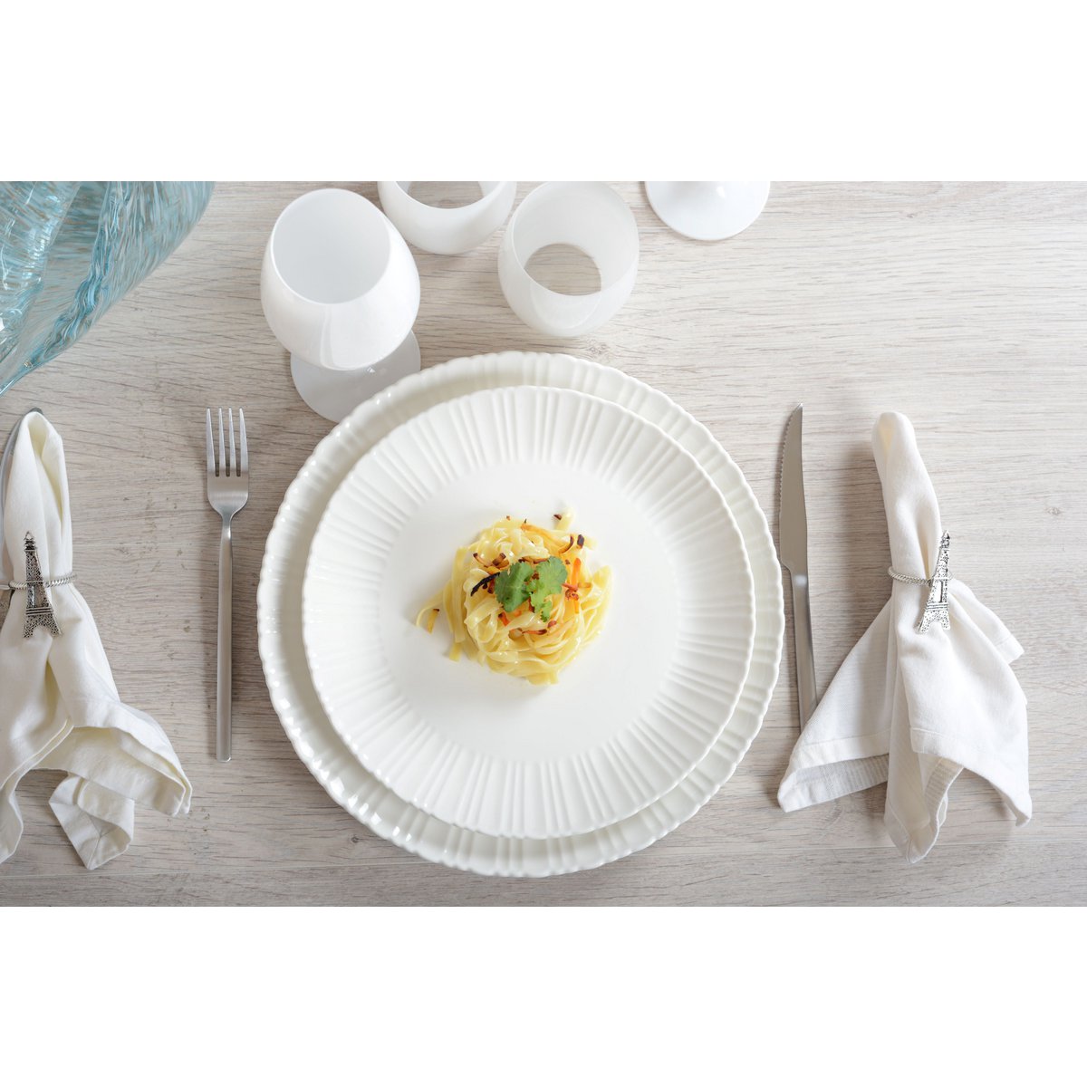 Flora White Flat Plate Ø26,6 cm – Wit Porseleinen Bord | www.woon-meubel.nl