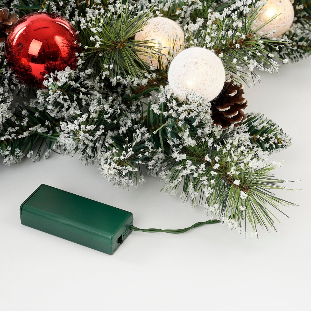 Kaprun Kerstkrans Ster met Warm Witte LED Verlichting - Ø60 cm - Groen Frosted, Rood