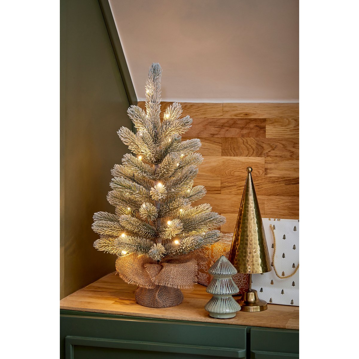 Nagoya kunstkerstboom 60 cm met LED-verlichting