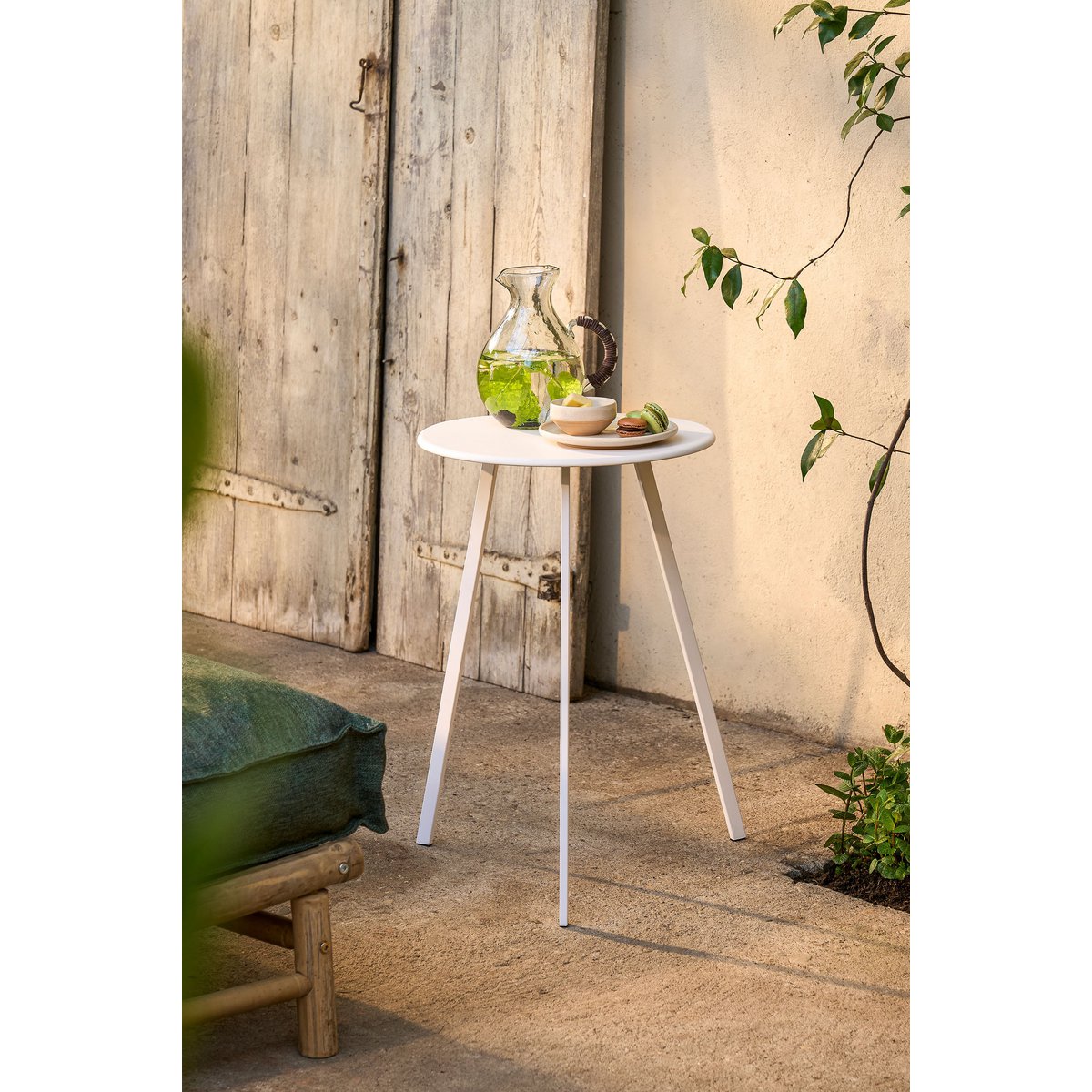 Mooie Bijzettafel Buiten - H58 x Ø38 cm - Metaal - Wit |woon-meubel.nl