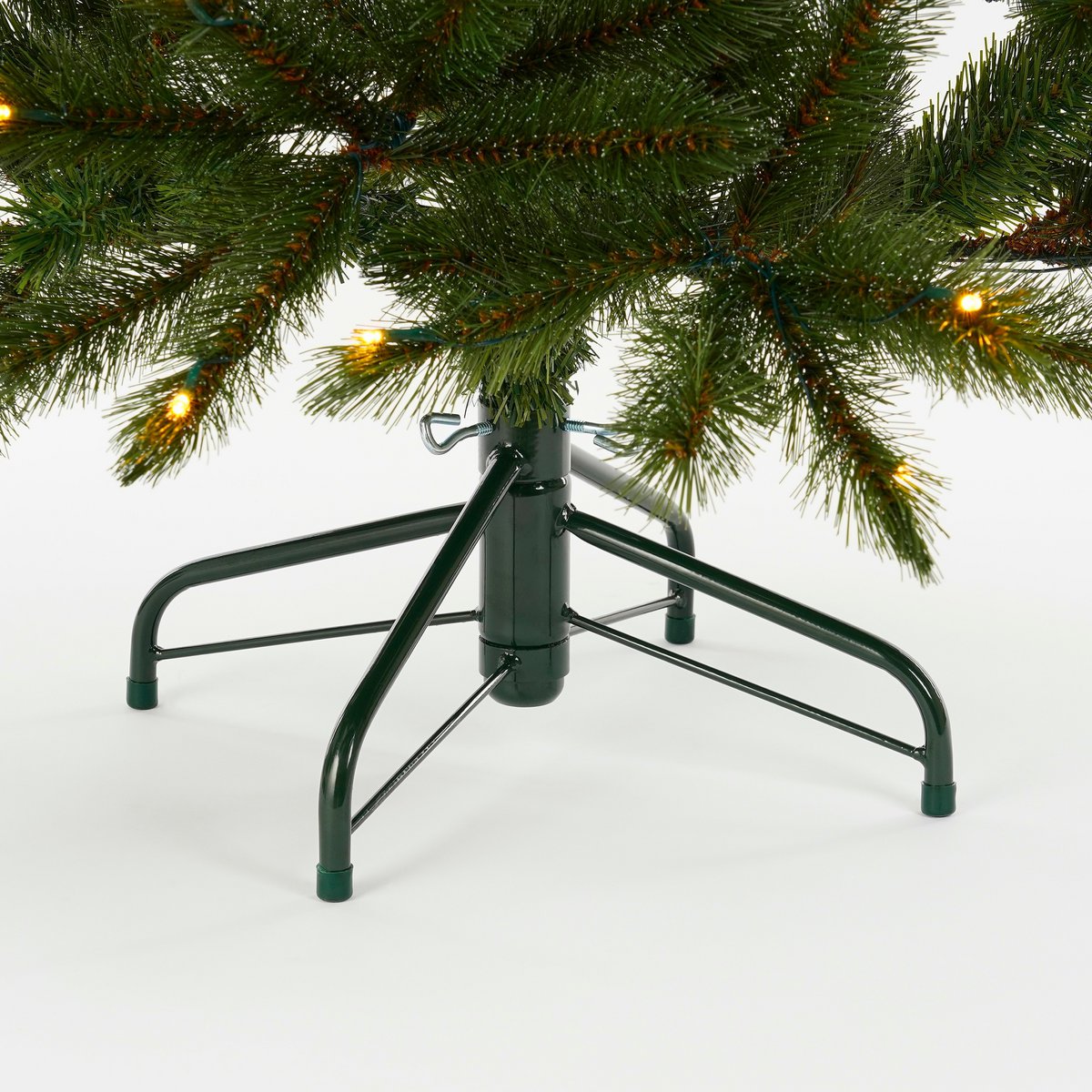 Bristlecone Kunstkerstboom met LED Verlichting - H215 x Ø127 cm - Donkergroen