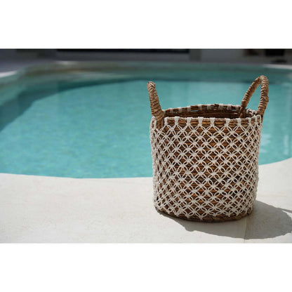The crossed stitched macrame basket
