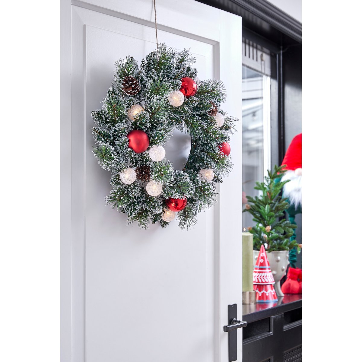 Kaprun Kerstkrans met Warm Witte LED Verlichting - Ø45 cm - Groen Frosted, Rood