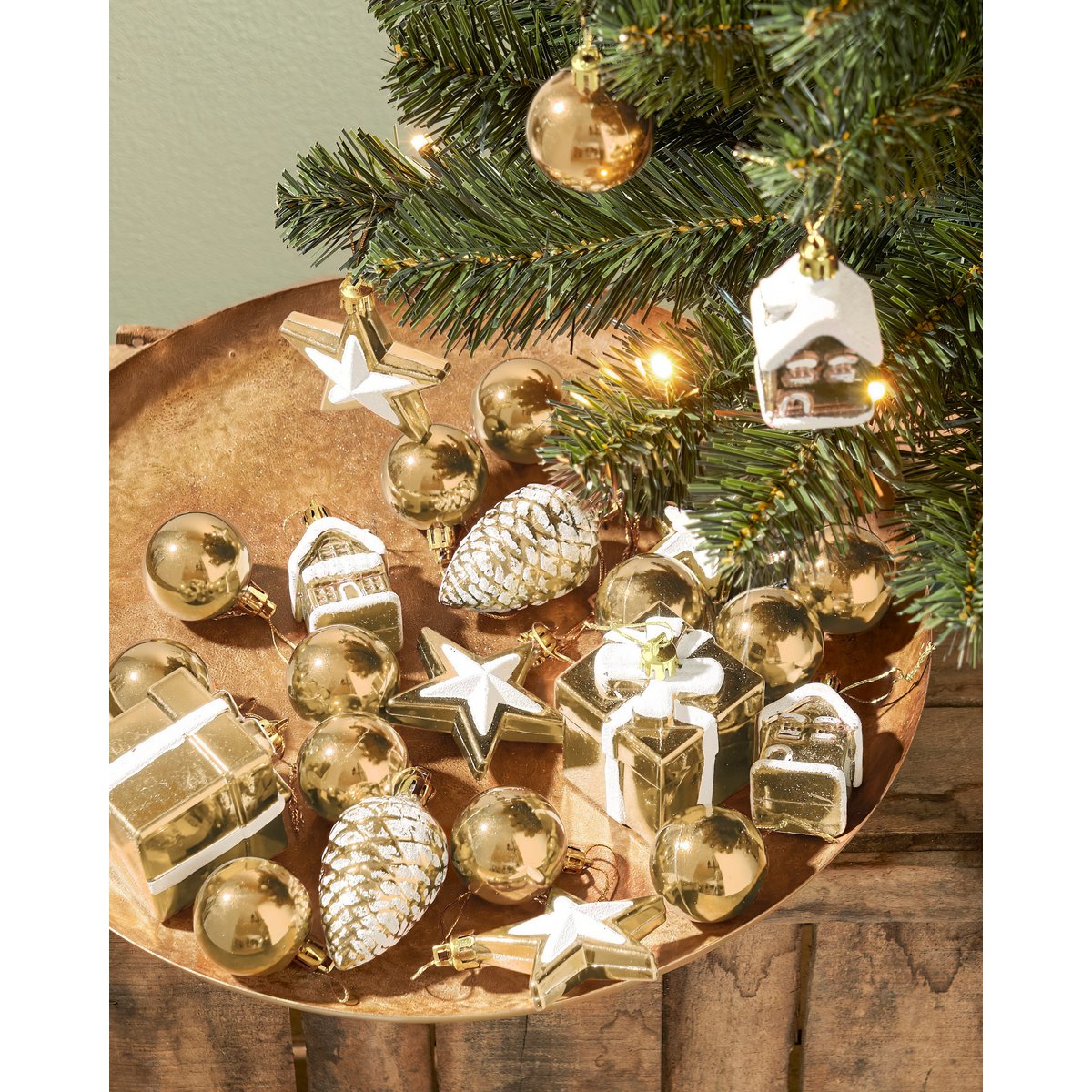 Joy Kunstkerstboom met 26 Ornamenten en LED Verlichting - H90 x Ø50 cm - Groen, Goud