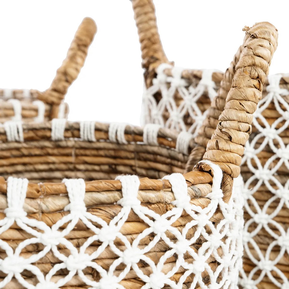 De gekruiste gestikte macramé mand