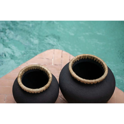 De Styly Vaas terracotta - Zwart Naturel - L |woon-meubel.nl