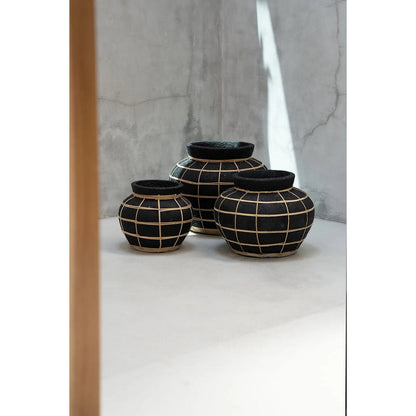 Terracotta Vaas met Rotandetail  Zwart Naturel |woon-meubel.nl