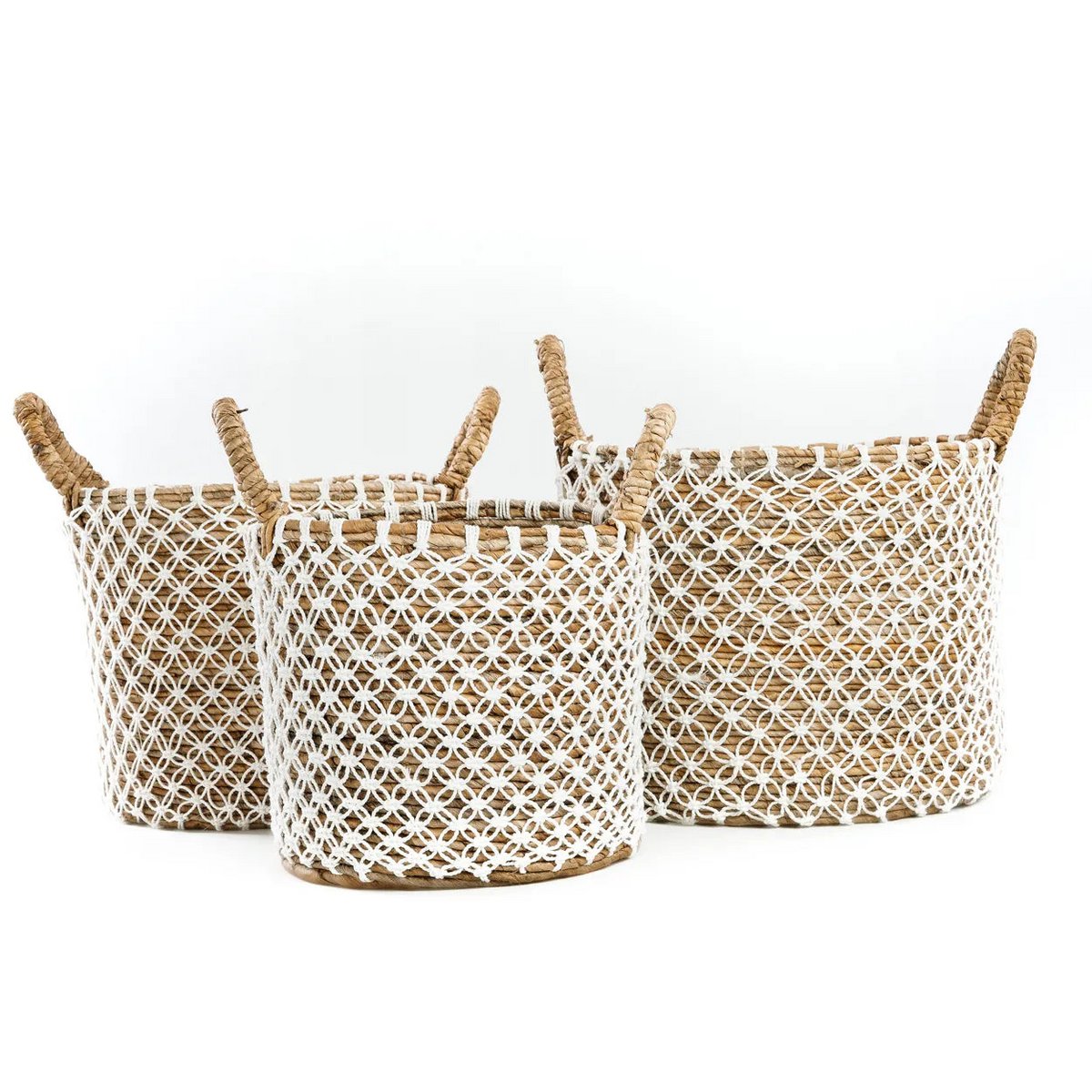 De gekruiste gestikte macramé mand