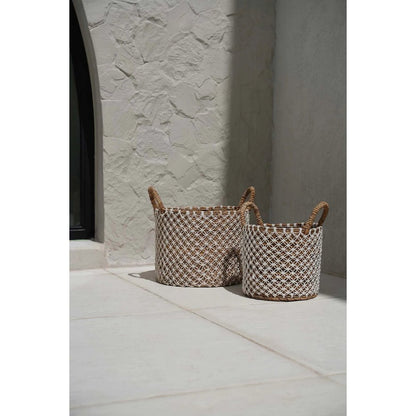 The crossed stitched macrame basket