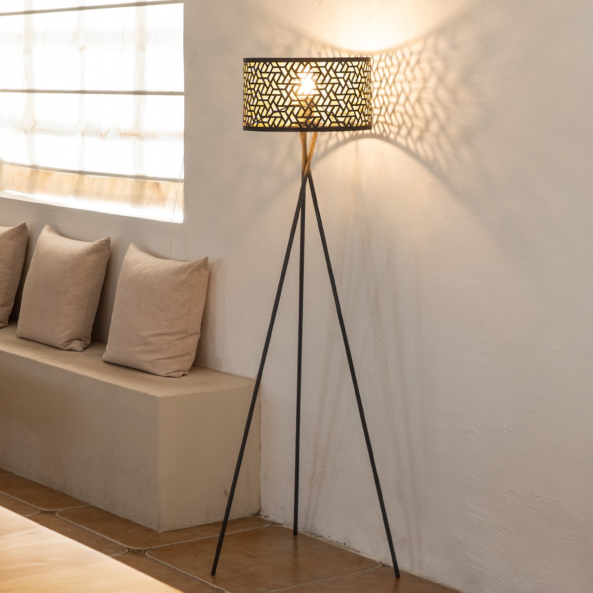 Moderne Vloerlamp - Lampenkap zwart goud - 53x53x138